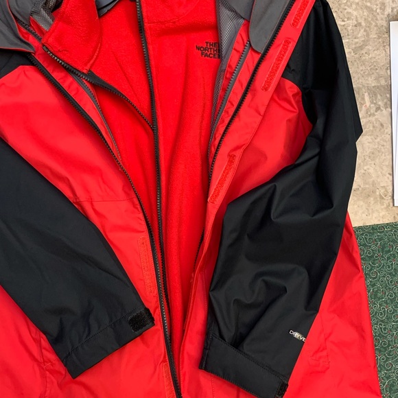 2 in1 north face coat with hood. - Picture 5 of 6